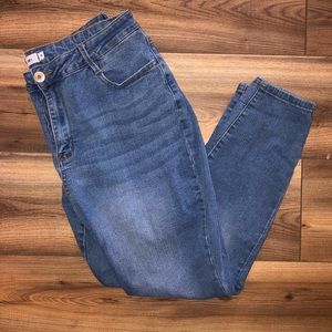 Skinny light wash jeans. Size 16